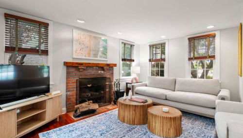 Rare Private Deck Dog Friendly Walk to Harbor - Foto 2