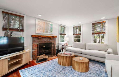 Rare Private Deck Dog Friendly Walk to Harbor - Foto 2