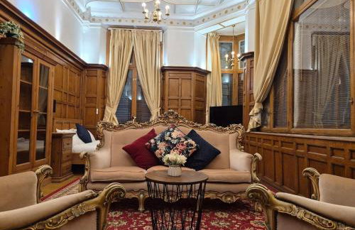 Traditional Victorian West End Apartment - Photo 1