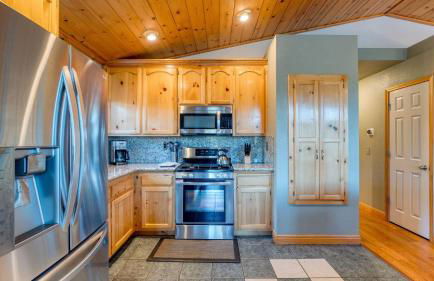 Golden Summit by AvantStay Stunning Secluded Cabin w Access to Tahoe Donner - Foto 17