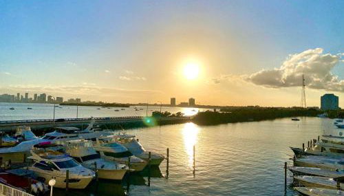 Deluxe waterfront one bedroom apartment with Miami Skyline view, free parking 5 mins drive to Miami Beach - Foto 2