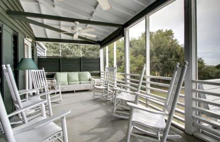 1111 Middle Street by AvantStay Charming Historic Cottage Featured in Dear John Movie Beach Access - Foto 6