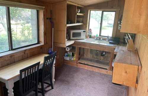 Cozy Cottage off Salmon River Tributary, in Town - Foto 9