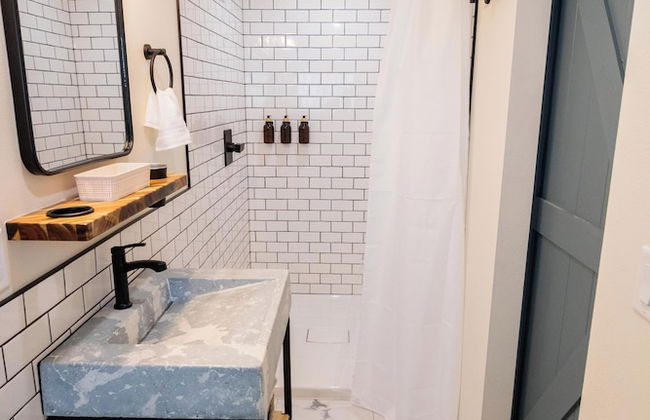 Dollhouse Downtown - Photo 38