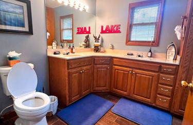 Lakefront Home 4Bed3BathDockFirepitGrill-12PP - Foto 31