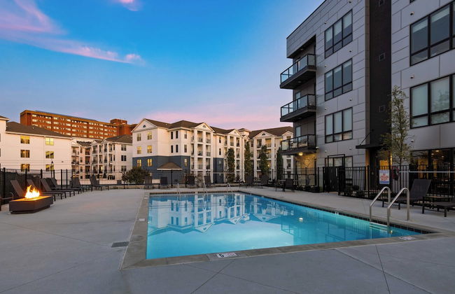 Walkable Midtown Location Modern Amenities, Pool & Gym Anthem by Avantstay - Foto 2