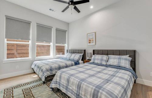 Luxury Newly Built 4 BR 4 Bath Home w/ Rooftop and Grill! - Foto 26