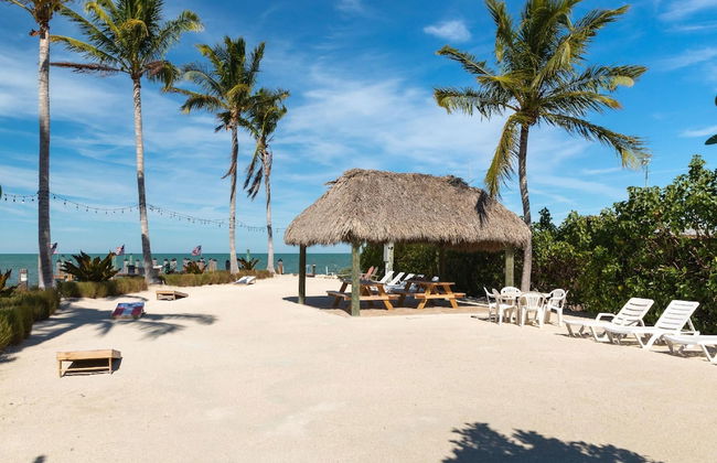 1 Beautiful 4 Bed 3 Bath Pool Home w Free Dock - Foto 29