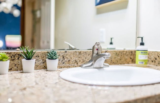 100 Year-old Historic Brick 2BR Loft Large Patio2 - Foto 20