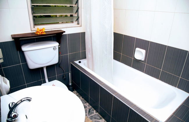 Lush Gardens Apartment 2 - Photo 14