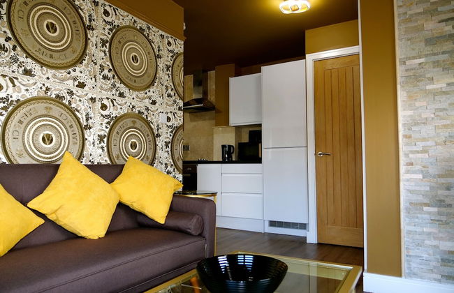 Ultra Deluxe Versace Apartment Near Sheffield - Photo 7