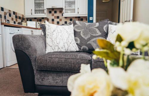 Large Apartments next to East Midlands Airport with Free Gated Parking! - Photo 5