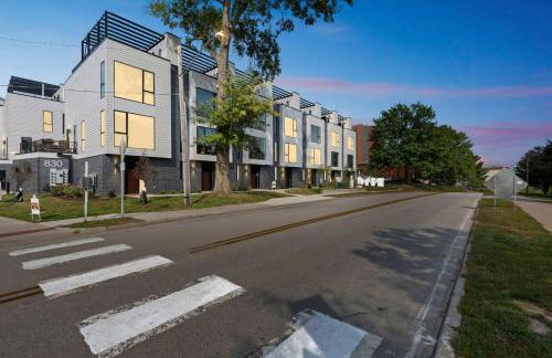 New Modern Townhome With Rooftop Patio 2 Bedroom Townhouse by RedAwning - Foto 10
