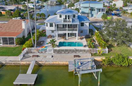 5 Bed3bath waterfront pool home with full gym, office, and heated pool! - Foto 50