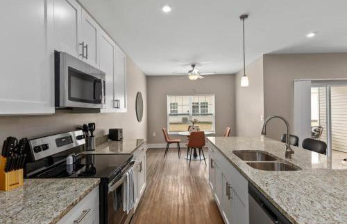 Modern New Build 12BR 12BA w Garage Patio - Foto 28