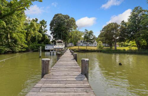 Waterfront Getaway, Dock Your Boat & Play! - Foto 33