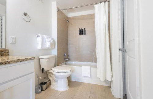 Landing Stylish 2BD Gym Clubhouse - Photo 10