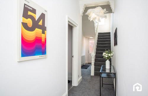 Vacant Nests The Fredrick Close to sea front - Photo 3