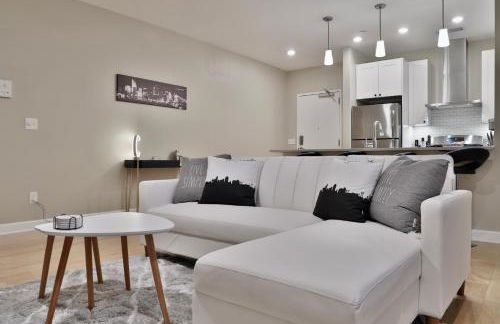 *New* XquisiteMidCenturyM0d~ Condo *OTR* w/Parking - Foto 15