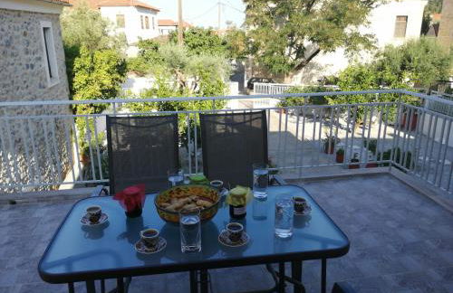 Sunny cozy House with grand courtyard - Foto 1