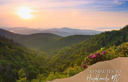 Riverfront Retreat: Sauna, Private Forest, 6 Falls - Foto 27