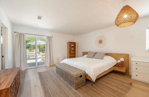 Newly remodeled home w pool & private back yard - Foto 7