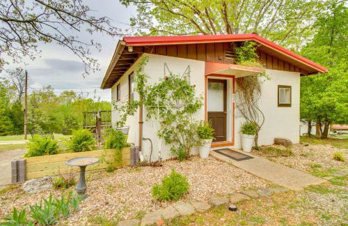 Cozy Elizabeth Studio with Deck Near Norfork Lake! - Foto 1