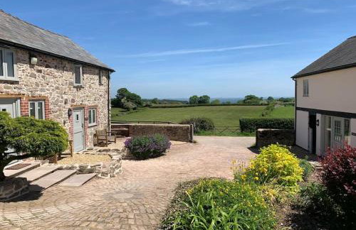 The Granary at Pentregaer Ucha, tennis court & lake. - Foto 1