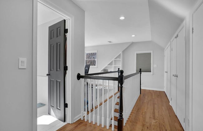 Chamblee Retreat 3BR Home w Spacious Porch - Foto 12