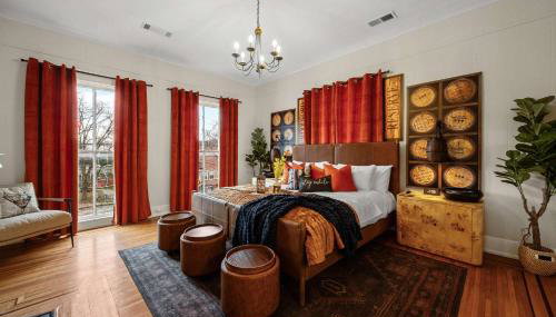Bourbon-themed home w arcade & hot tub for groups - Foto 3