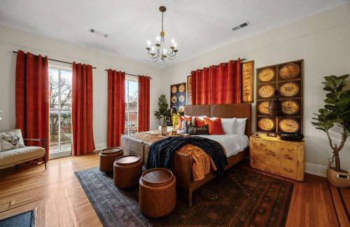 Bourbon-themed home w arcade & hot tub for groups - Foto 3