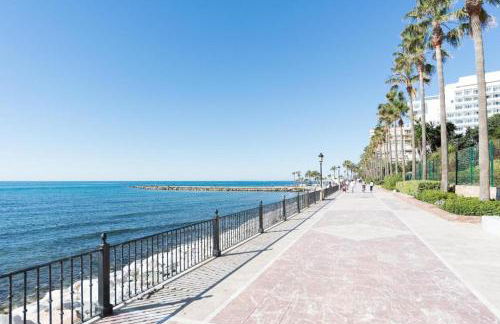 SEA VIEW & BEACH ACCESS - Center - Parking - Photo 45