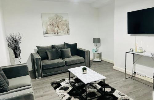 Beautiful and Homely 3 Bed House With FREE Parking So Close To Man City and City Centre - Foto 1