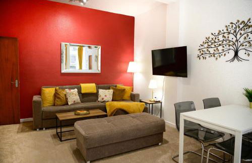 Autumn Breeze - 2BR - Sofa Bed - WiFi - Free Parking - Central - Didsbury - Photo 4