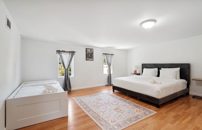 A Cottage in Downtown STL. Sleeps 10 - Photo 2