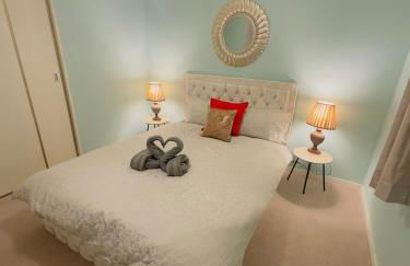 Modern & Cosy 3 Bedroom Inverkeithing home- Ideal for Edinburgh Dunfermline & St Andrews with Free Parking - Foto 1