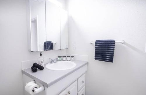 [L] House of Blues minutes KU/Mass & Shopping - Photo 16