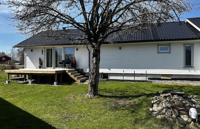 Captivating 3-bed Villa in Halanda With Lake View - Foto 22