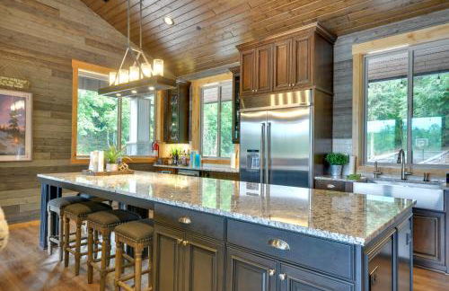 Luxurious Waterfront Retreat with Private Pond! - Foto 8