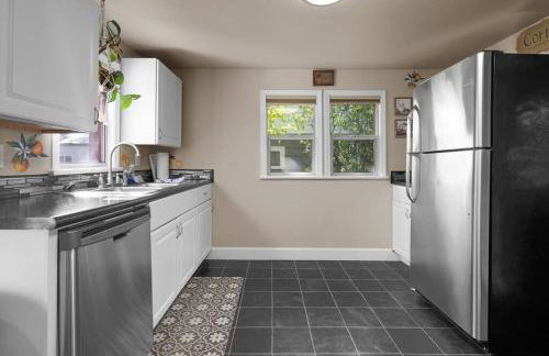 Charming and Cozy Private Home Walking Distance to Downtown - Foto 14