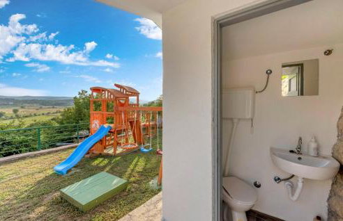 Awesome Home In Mirlovic Polje - Foto 23