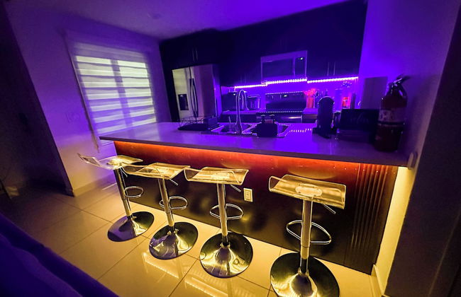 Experience Luna Sky! 65" TV Bar BBQ go FL Keys - Foto 9