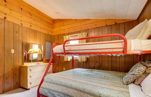 South Twin Lake Cabin with Dock, Steps to Water - Foto 17