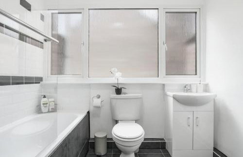 Work, Rest & Explore 4-Bed Flat Near Brixton - Foto 16