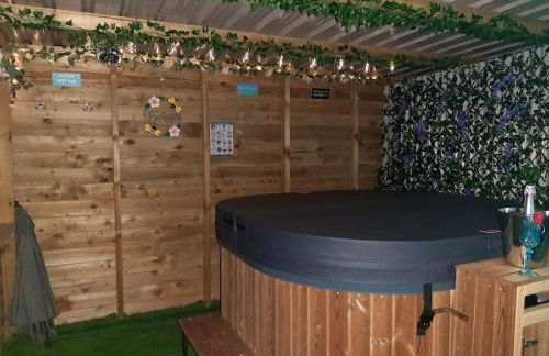 Anglesey new modern shepherds hut with spa hot tub - Foto 14