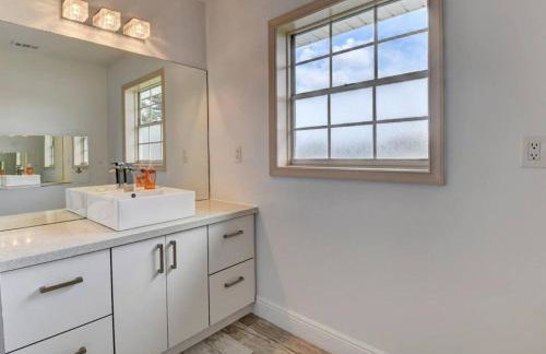 5 BR Mansion with Pool and non-heated Jacuzzi Games in Boynton Beach - Photo 29