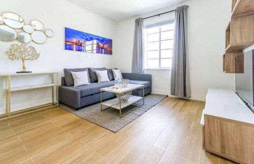 CHIC AND COZY 1 Br and 1Bth Suite on Collins Ave - Foto 3