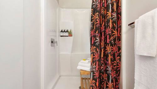 HostWise Stays - The Geneva - Easy Walk to Childrens - Photo 4