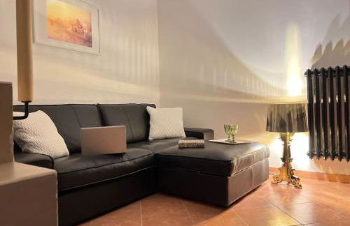 Life is Beautiful Design LOFT Navigli Romolo, SmartTV, WiFi, AC and street parking - Foto 12