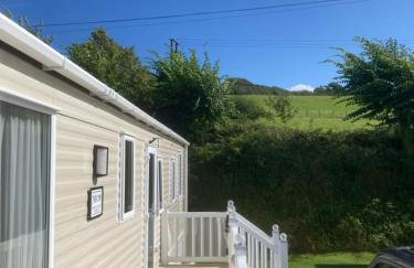 Mollys Retreat pet friendly three bed caravan with small garden Newquay Bay Resort Quieter area of park - Foto 2
